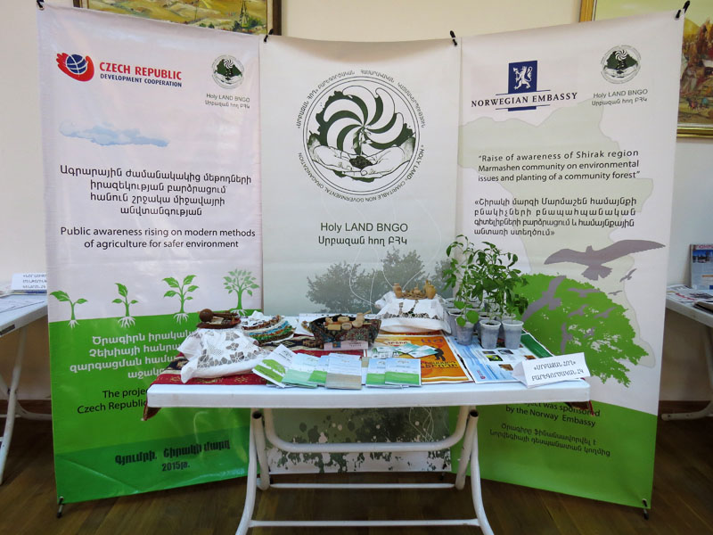 Стенд общественной благотворительной организации Священная земля. Стенд общественной благотворительной организации Священная земля.