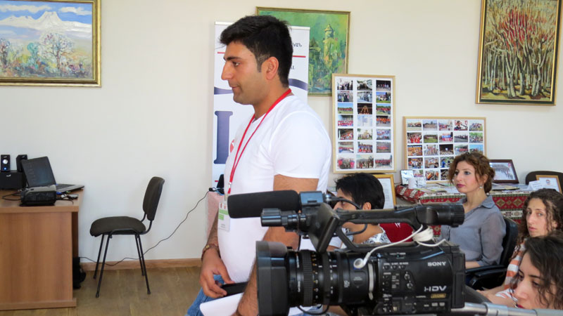 Вопроос задаёт Левон Игитян. Вопроос задаёт Левон Игитян.