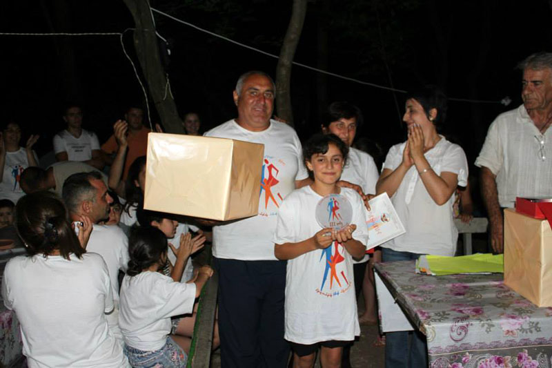 Семья Геворка Геворкяна из с. Саратак Кашатакского района заняла 3 место. Команда Айк Семья Геворка Геворкяна из с. Саратак Кашатакского района заняла 3 место. Команда Айк