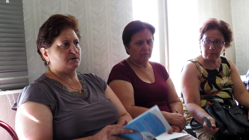 Ромелла Ишханян (крайняя слева), руководитель Агентства труда и занятости аппарата Министерства труда и социальных вопросов НКР говорит о госпрограмме Ромелла Ишханян (крайняя слева), руководитель Агентства труда и занятости аппарата Министерства труда и социальных вопросов НКР говорит о госпрограмме