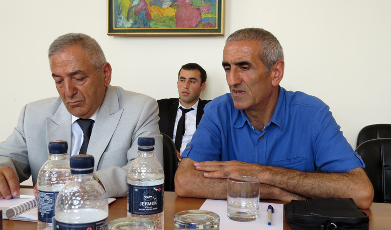 Ким Габриелян, пресс-секретарь Генпрокуратур (справа) За последние 5 лет были сняты с должности трое верховных судей и один прокурор Генеральной прокуратуры Ким Габриелян, пресс-секретарь Генпрокуратур (справа) За последние 5 лет были сняты с должности трое верховных судей и один прокурор Генеральной прокуратуры