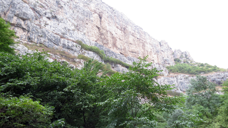 Гора, возвышающаяся над каньоном. Гора, возвышающаяся над каньоном.