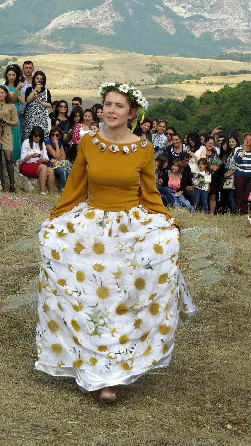 За ней следующая... За ней следующая...