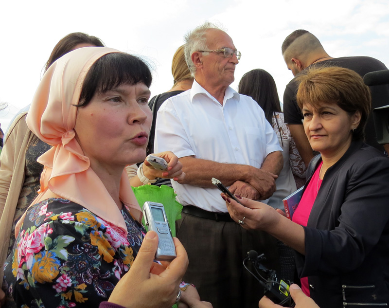 Журналисты берут интервью у Алёны Стерлиговой. Журналисты берут интервью у Алёны Стерлиговой.