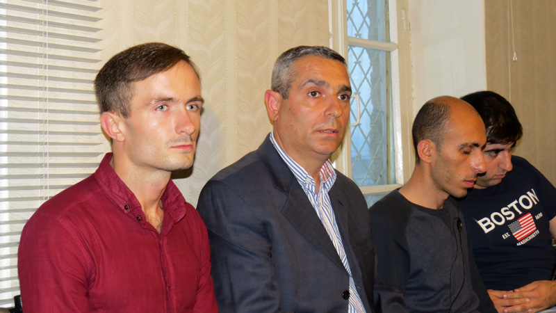 Слева на право: Антон Евстратов, автор статьи в Слева на право: Антон Евстратов, автор статьи в