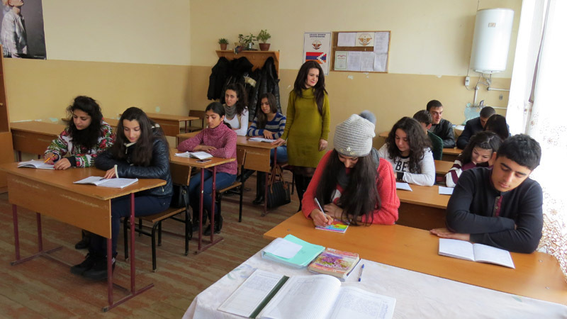 Будущие парикмахера (1 курс). Проходят теорию. Мастер Лилит Арутюнян. Будущие парикмахера (1 курс). Проходят теорию. Мастер Лилит Арутюнян.