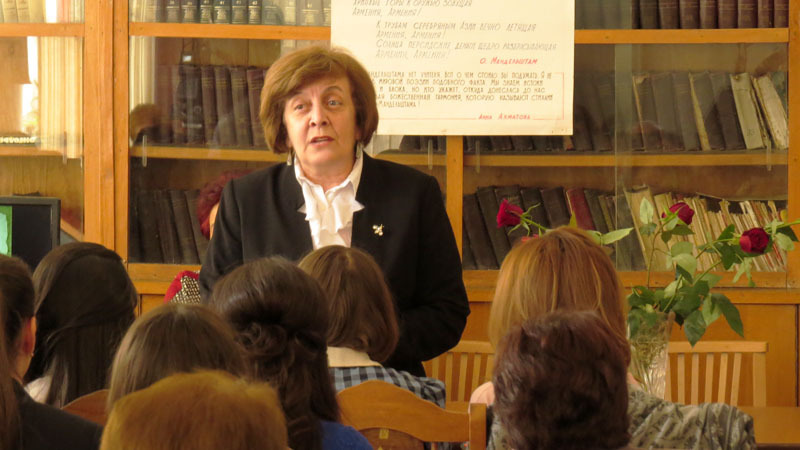 Вера Герасимовна рассказывает о творческом пути Поэта.