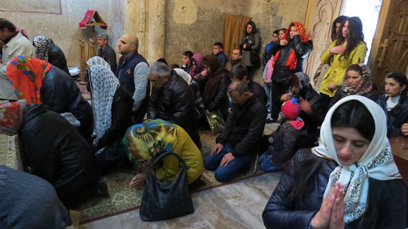 Молящиеся... Молящиеся...