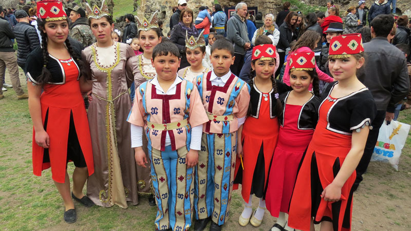 Ученики средней школы Карвачара. Ученики средней школы Карвачара.