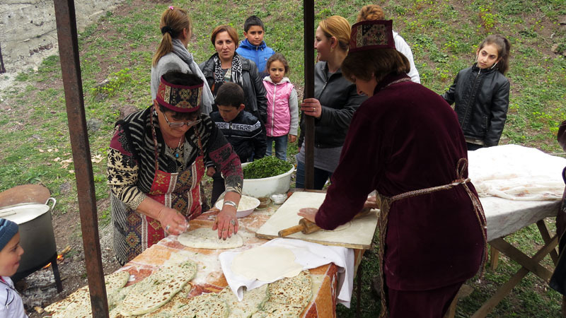 Какой праздник в Карабахе без женгелов аца... Какой праздник в Карабахе без женгелов аца...