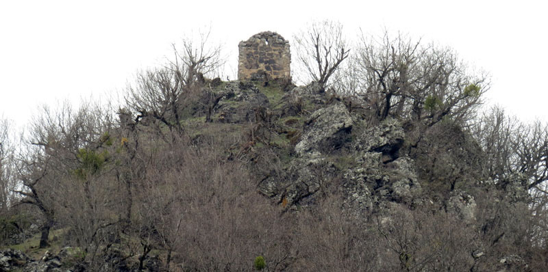 Постройка монастрыского комплекса. Находится но горе к северу от монастыря.