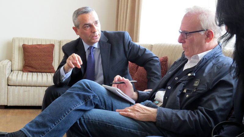 Масис Маилян, председатель Общественного Совета по внешней политике и безопасности НКР (слева) и Дэвид Игнатиус. Масис Маилян, председатель Общественного Совета по внешней политике и безопасности НКР (слева) и Дэвид Игнатиус.