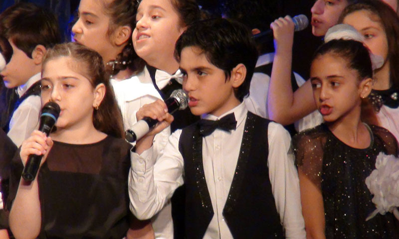 Театр песни под руководством Анаиды Габузян. В студии дети в возрасте от 10 до 12 лет Театр песни под руководством Анаиды Габузян. В студии дети в возрасте от 10 до 12 лет