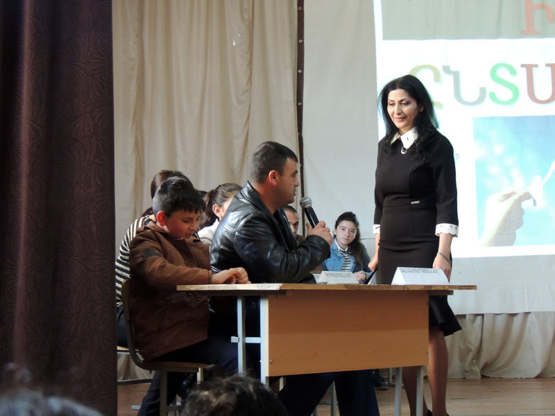 Семья Аллахвердян представляется. Семья Аллахвердян представляется.