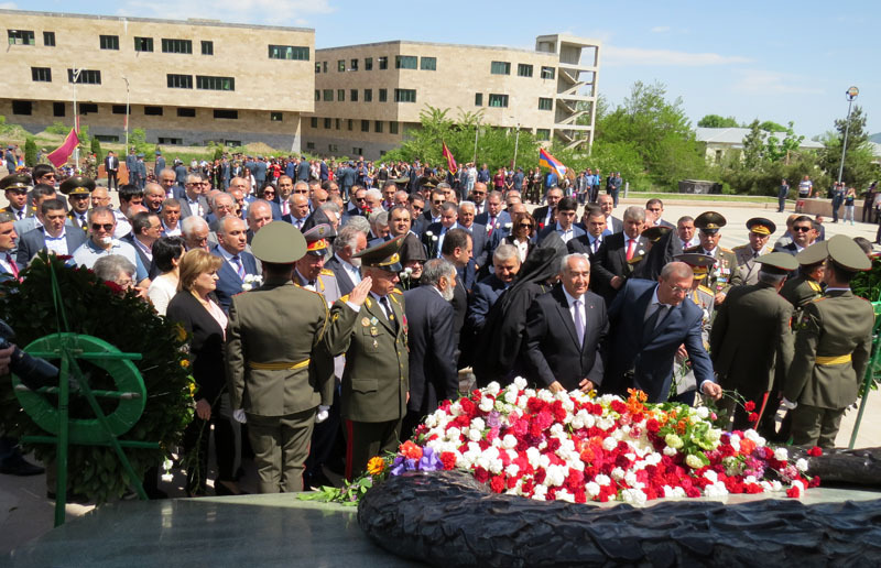 Мемориальный комплекс г.Степанакерта. 9 мая 2017 г. Мемориальный комплекс г.Степанакерта. 9 мая 2017 г.