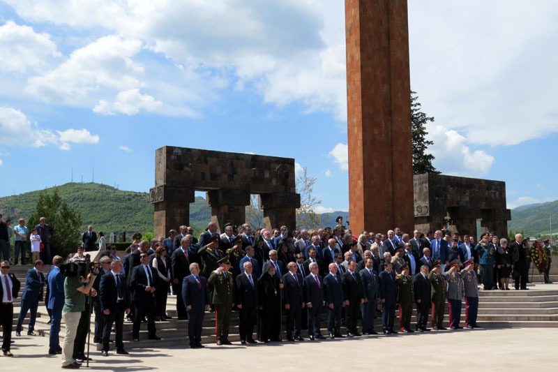 Мемориальный комплекс г.Степанакерта. 9 мая 2017 г. Мемориальный комплекс г.Степанакерта. 9 мая 2017 г.