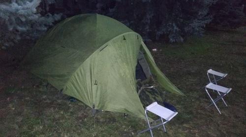 Палатка, в которой ночуют участники акции протеста. Магас, 7 октября 2018 года. Фото Умара Йовлоя для "Кавказского узла"