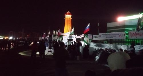 Вечером митинг в Магасе продолжился. 26 марта 2019 года. Фото Умара Йовлоя для "Кавказского узла".